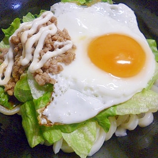 かんたん！冷凍うどんで目玉焼きのっけ肉味噌うどん